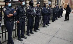 New York'ta polis müdahalesini protesto eden göstericilere müdahale