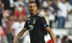 Futbolcu Josef de Souza silahlı soyguna uğradı!