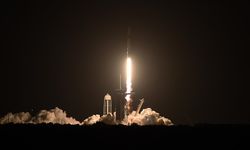 Falcon 9 roketi fırlatıldı, İlk özel uzay yürüyüşü yolda