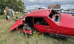 Kaza yapan Fiat Tofaş kağıt gibi darmadağın oldu: Yaralı var