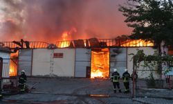 Kayseri'de keçe fabrikası cayır cayır yandı