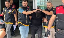 Eşini gözünü kırpmadan boğarak öldürdü