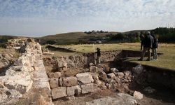 Eski Ahlat Şehri Kalesi'ndeki kazılarda su sarnıcı gün yüzüne çıkarıldı