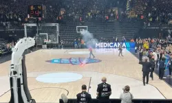 FIBA Supercup'ta Fenerbahçe-Beşiktaş maçında tribünler karıştı! Oyuncular soyunma odasına gittiler