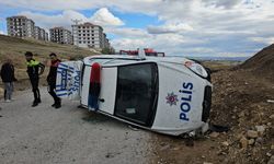 Kovalamaca sırasında polis aracı devrildi: 2 polis yaralı