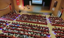 Üniversite öğrencilerine siber suçlara karşı bilgilendirme eğitimi