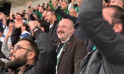 Bursa Milletvekili Varank, Bursaspor maçında taraftarlarla birlikteydi