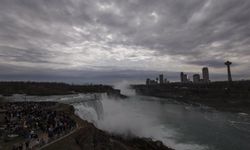 Anne iki çocuğuyla birlikte Niagara Şelalesi’ne atladı