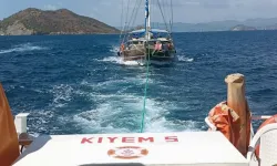 Fethiye açıklarında su alan tekne kurtarıldı