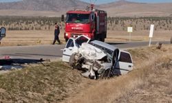 Öğrenci almaya giden okul servisi otomobil ile çarpıştı: 3 ölü