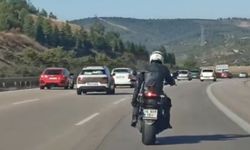 Motosiklet üzerinde dans edip kilometrelerce böyle ilerledi