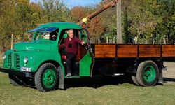 Babasından kalan 1951 model "Efsane"ye özenle bakıyor