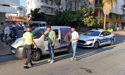 Motosikletle otomobil çarpıştı, sürücü yaralandı