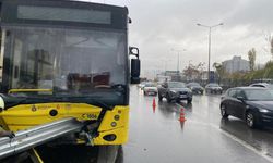 Kadıköy’de İETT otobüsü bariyerler ok gibi saplandı