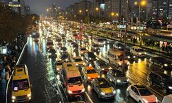 İstanbul'da akşam trafiği felç oldu, E-5’te yoğunluk yüzde 90’a ulaştı