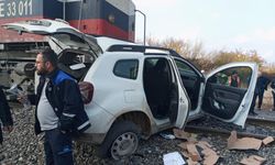 Malatya'da yük treni otomobile çarptı