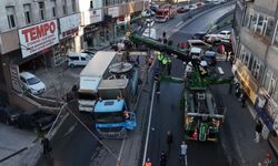 İstanbul Güngören’de yol çöktü! 2 kamyon çukura düştü