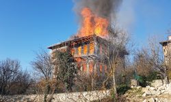 35 yıllık konak alevlere teslim oldu