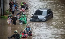 Endonezya'da ani sel ve toprak kayması: 16 kişi hayatını kaybetti