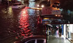 Fethiye'de şiddetli yağış su baskınlarına yol açtı, yollar göle döndü