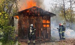 Kocaeli'de baraka alev alev yandı