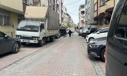 Esenyurt’ta iki komşu arasında park yeri kavgası: Aracın camlarını kırdı