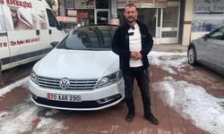 Karaman'da Otomobilin çarptığı tilki tampon panjuruna sıkıştı