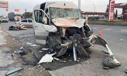 İşçi servisi ile tır çarpıştı: Şanlıurfa'da 12 yaralı