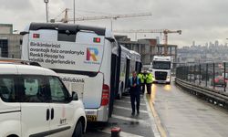 İstanbul’da metrobüs kazası: Fırlayan rögar kapağı camı kırıp yolcuyu düşürdü