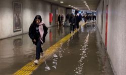 Fatih'te Metro'nun yaya alt geçidini su bastı: Vatandaş çileden çıktı