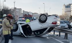 Direksiyon hakimiyetini kaybetti: Otomobil takla attı