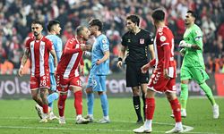 Samsunspor, Karadeniz derbisinde Trabzonspor'u 2-1 yendi