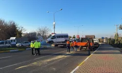 Mardin'de işçi servisi ve kamyon çarpıştı: 11 kişi yaralandı