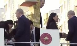 Cumhurbaşkanı Erdoğan, elini öpen AK Partili vekile 200 TL harçlık verdi