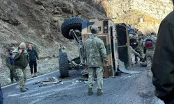 Şırnak'ta askeri araç buzlanma nedeniyle devrildi: 2 yaralı