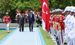 Cumhurbaşkanı Erdoğan, Endonezya'da Cumhurbaşkanı tarafından resmi törenle karşılandı