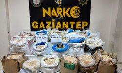 Zehir tacirlerine geçit yok: Çuvallar dolusu narkotik madde bulundu