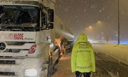 Yoğun kar etkili oldu: Bolu Dağı büyük araç trafiğine kapatıldı