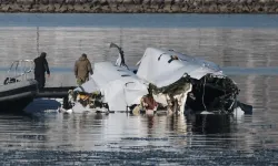 ABD'de helikopterle uçağın çarpıştığı kazada hayatını kaybedenlerin kalıntılarına ulaşıldı