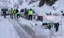 Bitlis'te yolda kalan vatandaşların imdadına Mehmetçik koştu