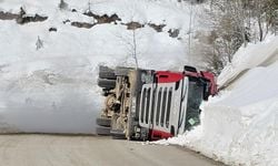 Doğaz gaz taşıyan tır devrildi gazlar salındı