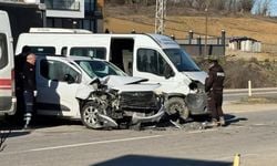 Kastamonu’da minibüs ile hafif ticari araç çarpıştı: Çok sayıda yaralı