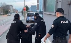 Polisin baskın düzenlediği evde silah, tarihi eser, uyuşturucu ele geçirildi