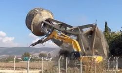 Su kulesi kağıt gibi yerle bir oldu