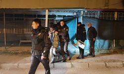 Büfe hırsızları, bekçilere yakalandı