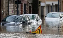 Fransa'da kasırga: 4 kişi hayatını kaybetti