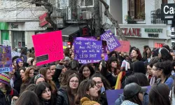 Yasağı hiçe saydılar! Sözde Feministler ve LGBT'liler kolkola protesto yaptılar