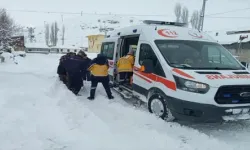 Sivas’ta Karla Mücadele Ekipleri, Kalp Krizi Geçiren Hasta İçin Seferber Oldu!