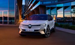 Yenilenen Renault Megane E-Tech Görücüye Çıktı!