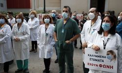 Yunanistan'da doktorlar personel yetersizliğini protesto için toplu istifa etti